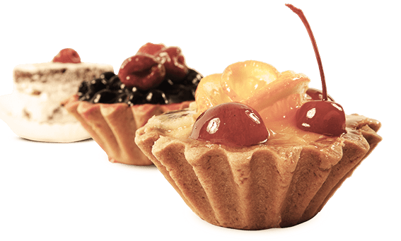 Drie gebakjes naast elkaar op een schaal